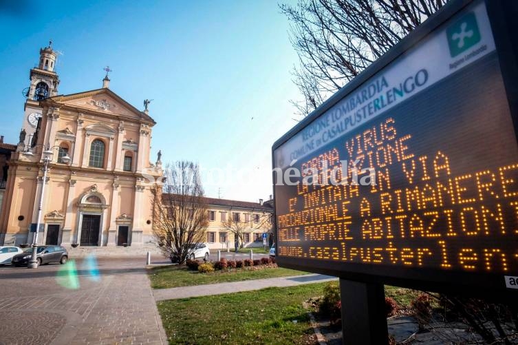 Italia reporta casi 20.000 nuevos casos diarios y se acerca a los 3 millones