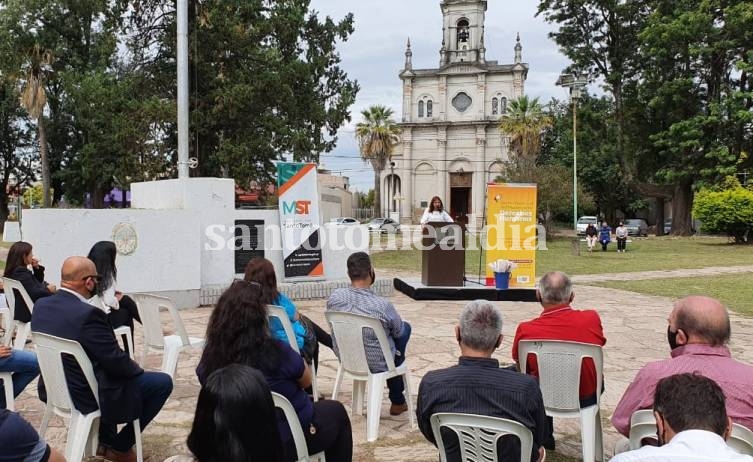 Con un acto en la plaza central, la ciudad conmemoró el día de la Memoria