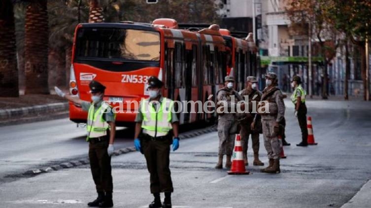 Chile ordena confinar a más del 70% de su población