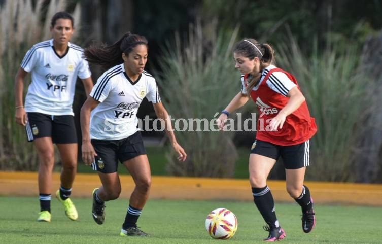 El DT de la Selección femenina dio la lista para viajar a España