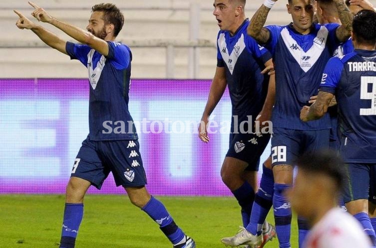 El invicto de Unión se terminó con una goleada ante Vélez.