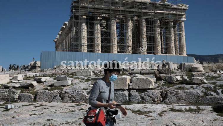 Grecia: abren comercios para rescatar la economía, pese a que el coronavirus no cede