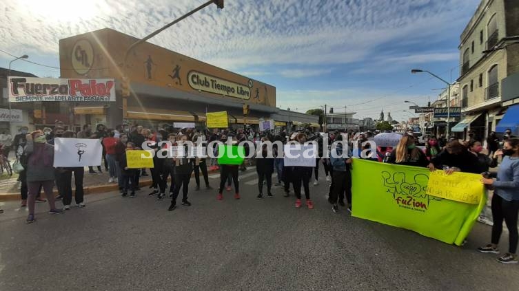 Con una amplia convocatoria, los gimnasios se movilizaron en el centro de la ciudad 