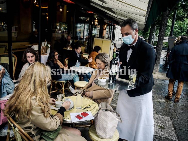 Reabren en Francia restaurantes, bares, cines, teatros y museos