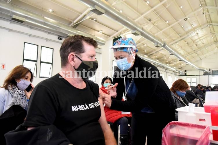 A partir de hoy, los mayores de 40 años pueden vacunarse sin turno previo