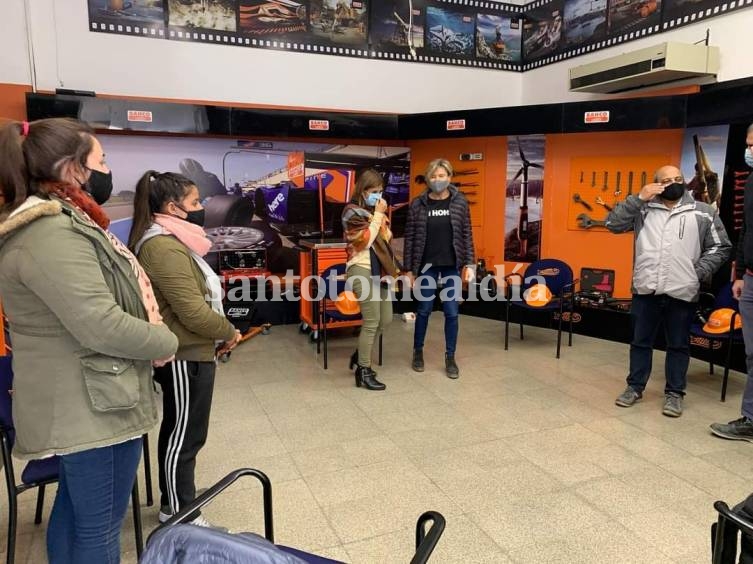 Dos jóvenes de la ciudad comenzaron prácticas laborales en una importante empresa 