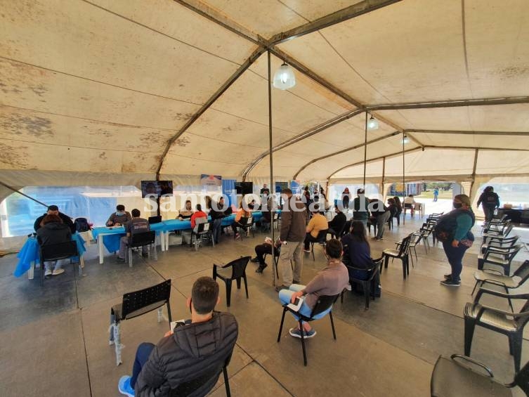 COVID-19: Comenzó la vacunación para menores de 12 a 17 años con factores de riesgo en nuestra ciudad
