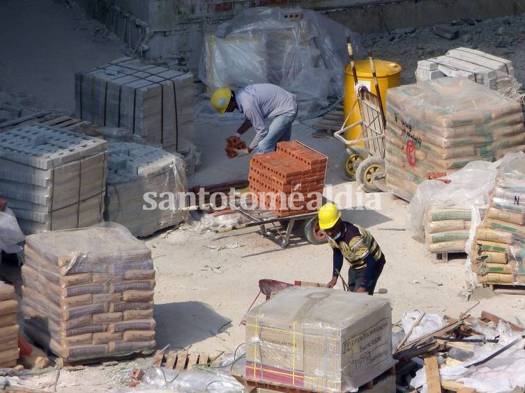 La construcción creció casi 20% interanual en julio y subió más del 2% contra junio, informó el INDEC