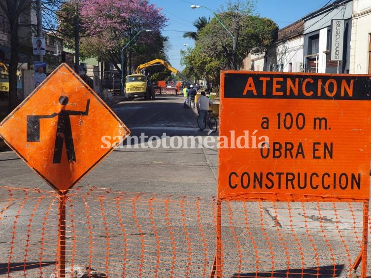 Tránsito interrumpido en Candioti al 2100 por trabajos de bacheo