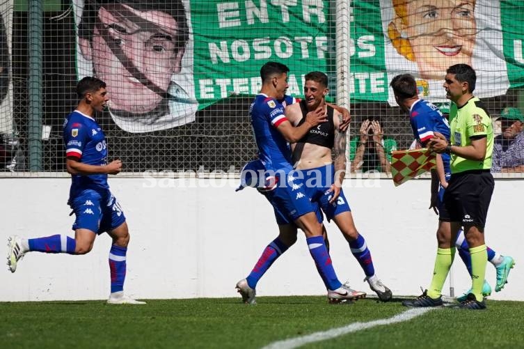 Unión le ganó un partido para el infarto a Sarmiento.