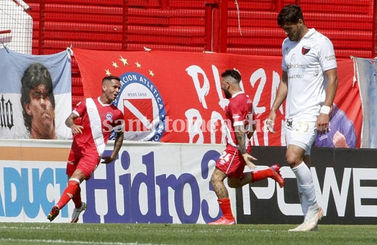 Colón no pudo ante Argentinos Juniors.