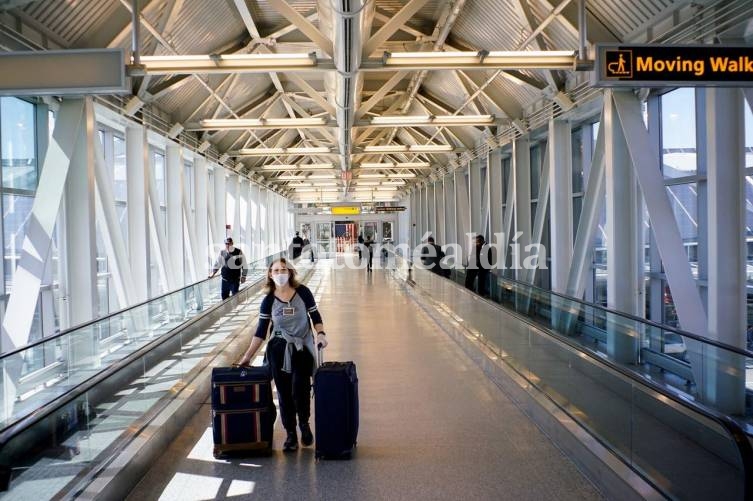 EEUU reabrió sus fronteras aéreas y terrestres a los extranjeros vacunados