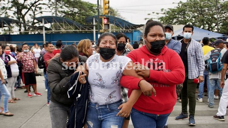 Casi 70 muertos en choque de bandas en una cárcel de Guayaquil