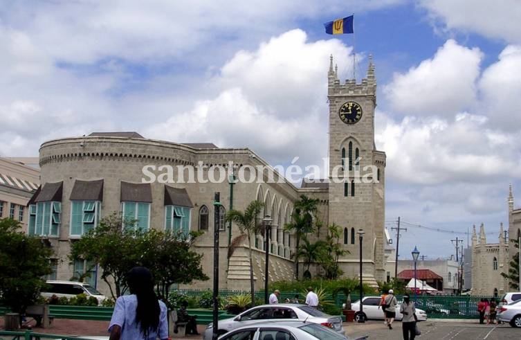 Barbados rompe su vínculo con la monarquía británica y se convierte en república