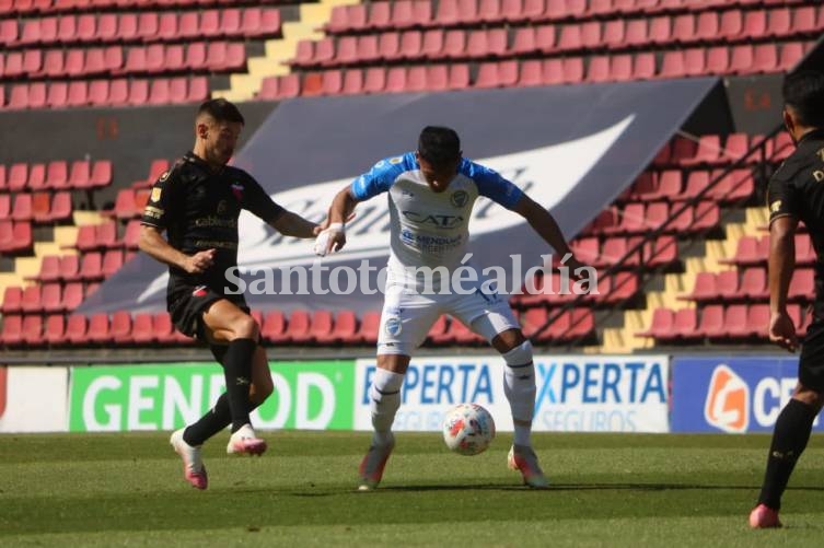 Colón se enfrenta esta tarde a Godoy Cruz en Paraná