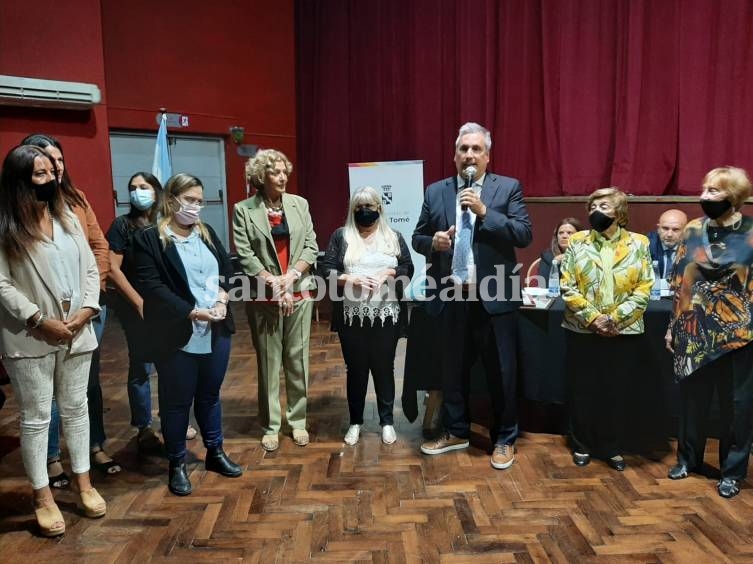 El concejal Rey Leyes entregó un reconocimiento a integrantes actuales y fundadoras del EICo