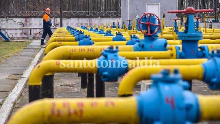 Gazprom asegura que sigue suministrando gas de forma regular a Europa a través de Ucrania