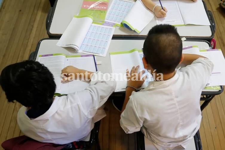 Santa Fe sumará media hora más de clases en primaria