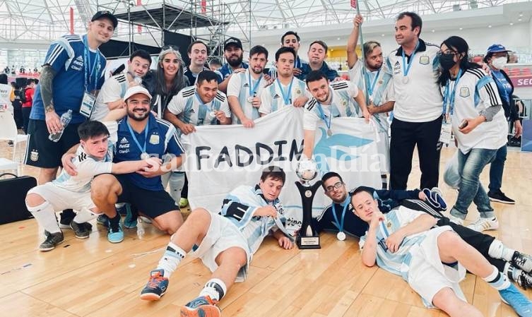 Los Halcones obtuvieron la medalla de plata.