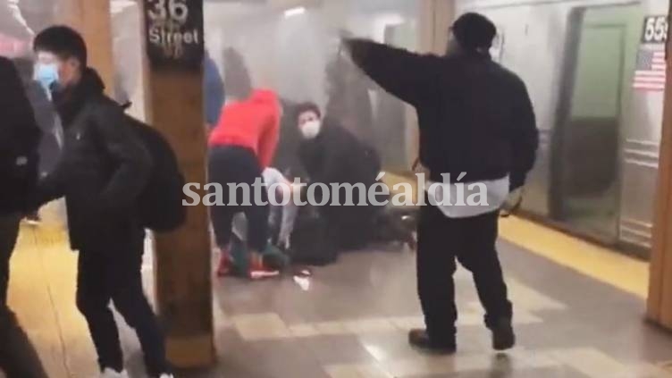 Tiroteo en el subte de Nueva York: hay varios heridos y encontraron explosivos sin detonar