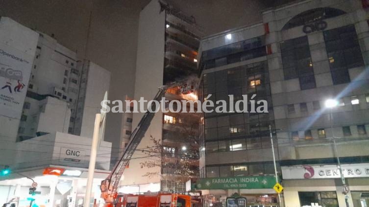 Un tremendo incendio se registró esta mañana en un edificio del barrio porteño de Recoleta.