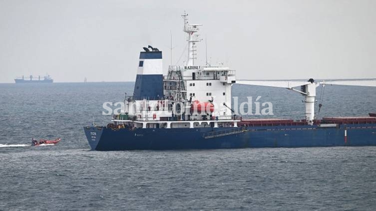 Un primer barco humanitario zarpó de Ucrania con cereales para África