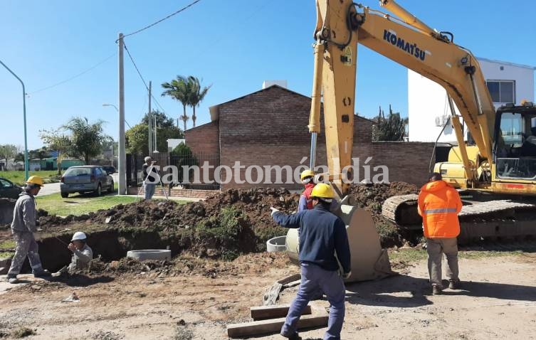 La obra permitirá garantizar el escurrimiento de las aguas de lluvia, para proyectar futuros trabajos en las calles del barrio.