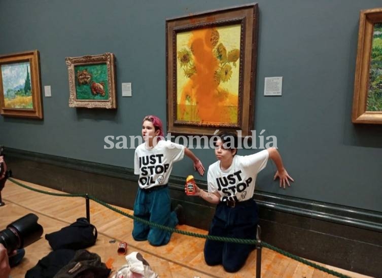 Ecologistas lanzaron sopa de tomate contra Los girasoles, la célebre obra de Van Gogh