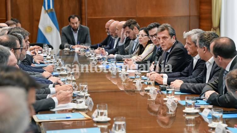 Durante la reunión se evaluó el abastecimiento en góndola de los dos mil productos a precios fijos que forman parte del acuerdo.