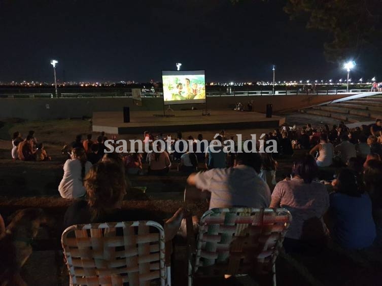 Viernes de “Cine bajo las estrellas” en el Anfiteatro. (Foto: MST)