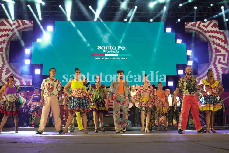 “Santa Fe en tu Corazón” deslumbró a pura cumbia al público de Cosquín