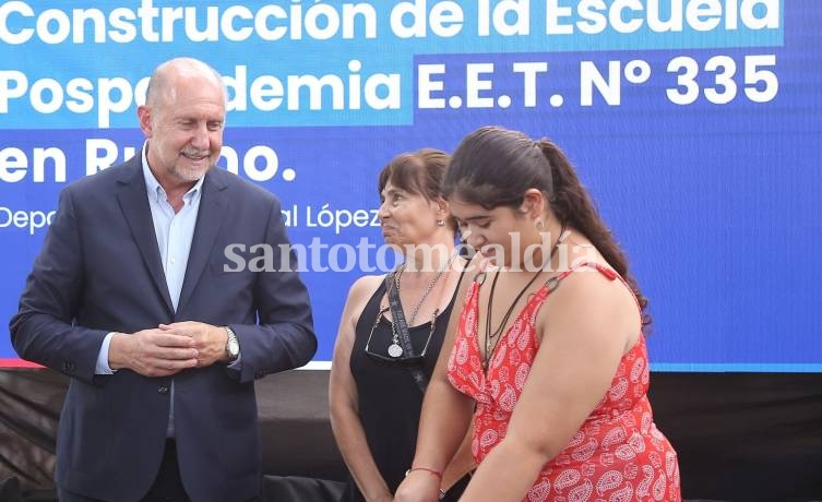 El gobernador Omar Perotti anunció una nueva inversión millonaria en infraestructura educativa. (Foto: GSF)