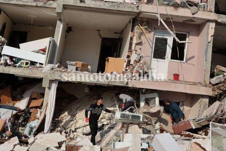 Ya son más de 5.000 los muertos por el terremoto en Turquía y Siria
