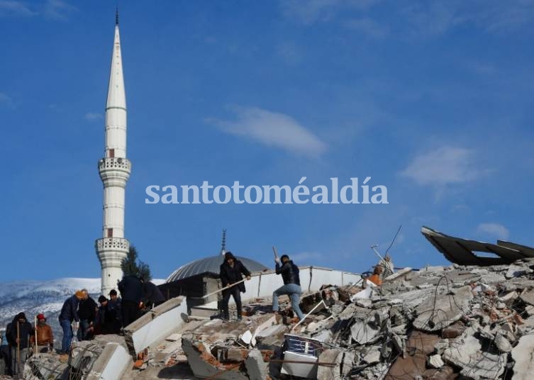 El número de muertos por el terremoto en Siria y Turquía se acerca a los 10.000