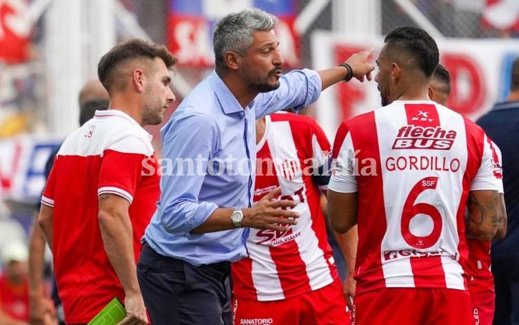 Unión recibe a Estudiantes, con todas las miradas puestas en la continuidad de su entrenador