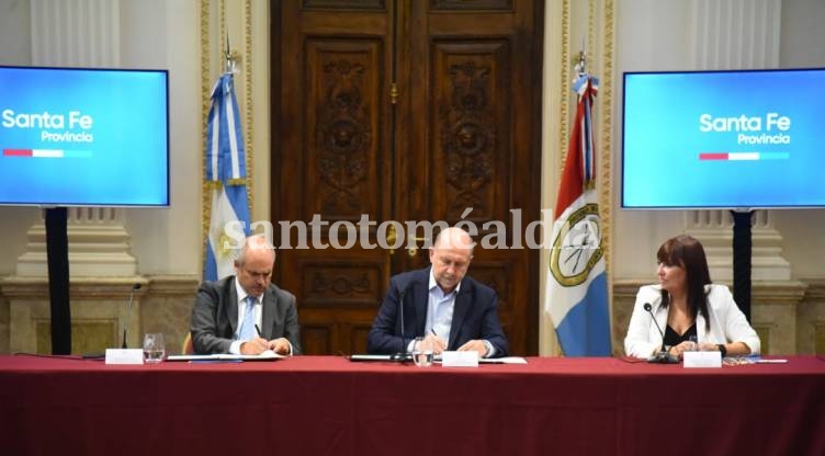 Perotti firmó el convenio para la creación de una delegación de la Unidad de Información Financiera en Rosario