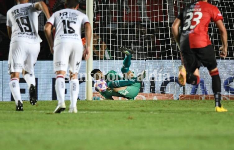 Colón dejó pasar una gran oportunidad y sigue sin ganar en el torneo 