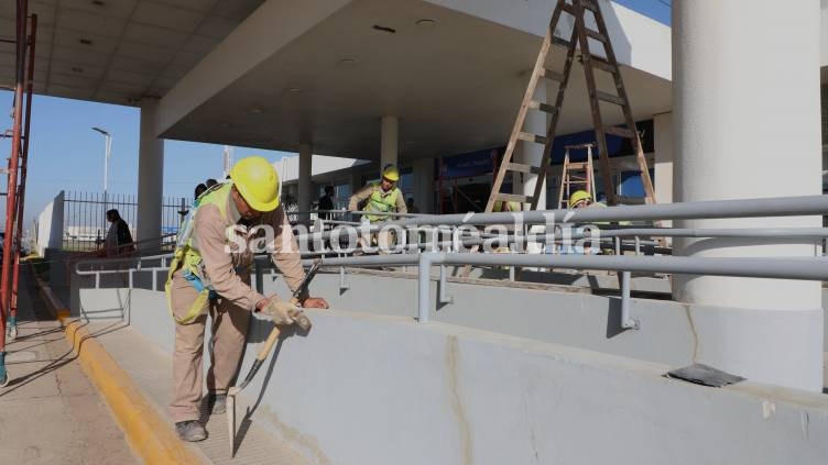 La provincia inició las obras en el Aeropuerto Sauce Viejo que le permitirán operar vuelos internacionales
