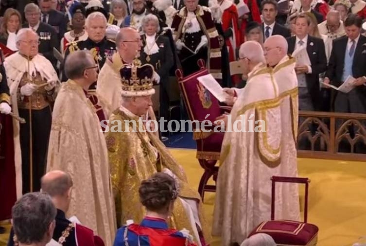 En una coronación cargada de historia, el rey Carlos III y el Reino Unido miran hacia el futuro