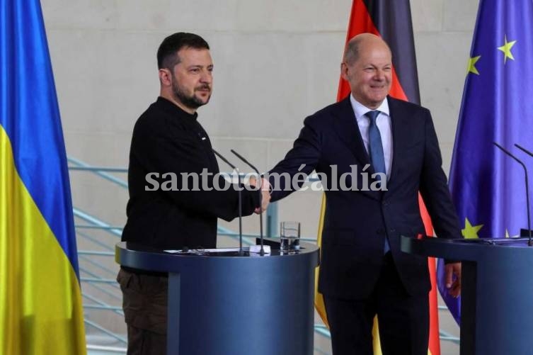 El canciller alemán, Olaf Scholz, y el presidente de Ucrania, Volodímir Zelenski.