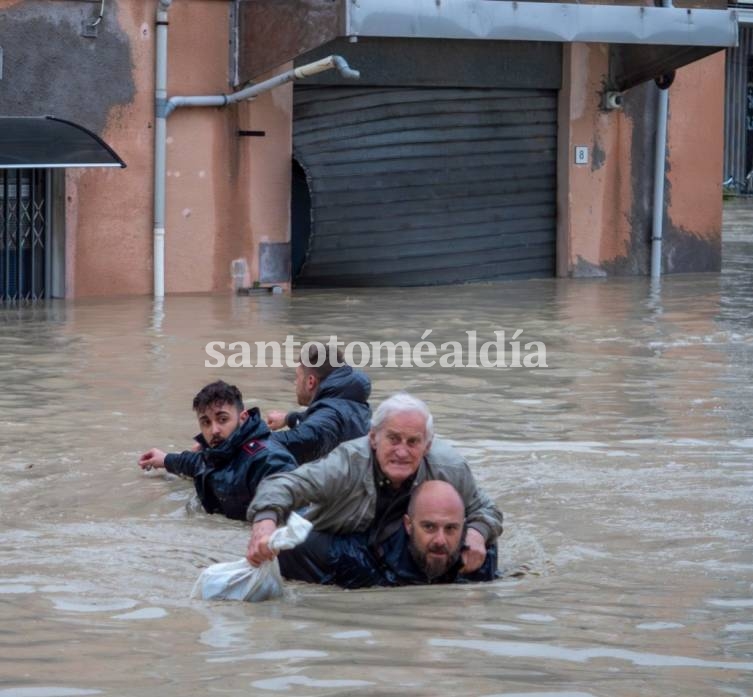 Al menos 8 muertos y miles de evacuados por las inundaciones en Italia