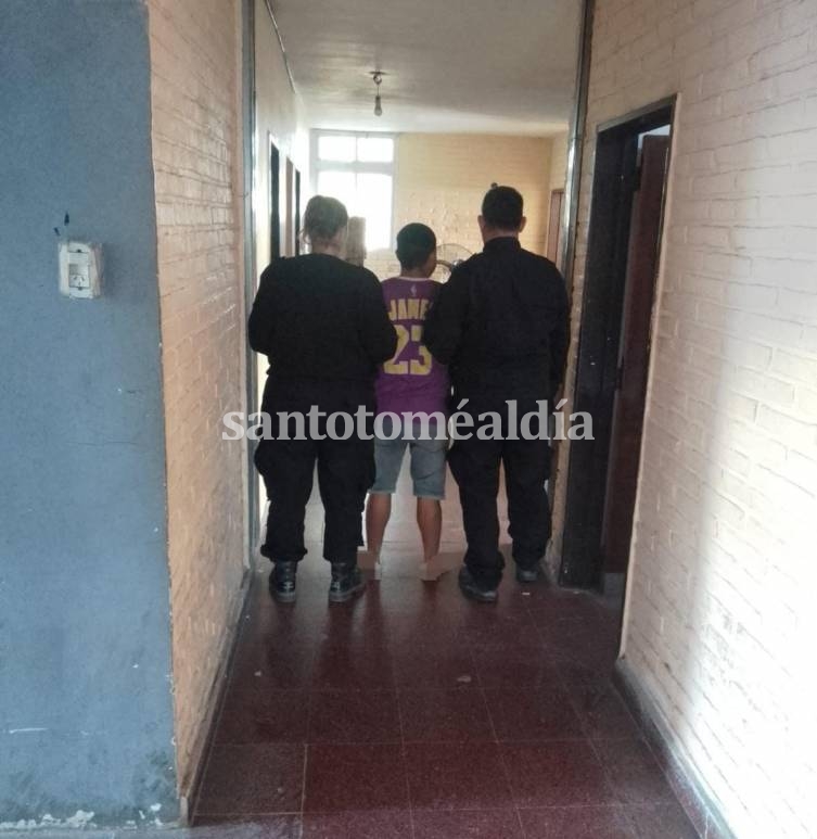 Detuvieron a un joven que era buscado por la policía en barrio Las Vegas