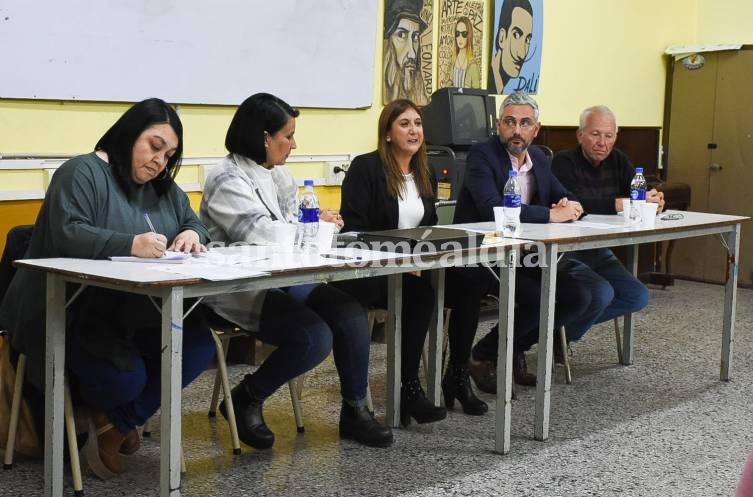 La Municipalidad entregó más de 9 millones de pesos a instituciones educativas de la ciudad