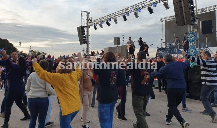 Santo Tomé celebró el Día de la Independencia con folklore, artesanías y comidas típicas
