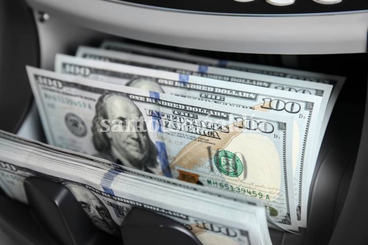 Tras el triunfo de Milei, el Gobierno devaluó más de 22% y llevó el dólar oficial a $365,50