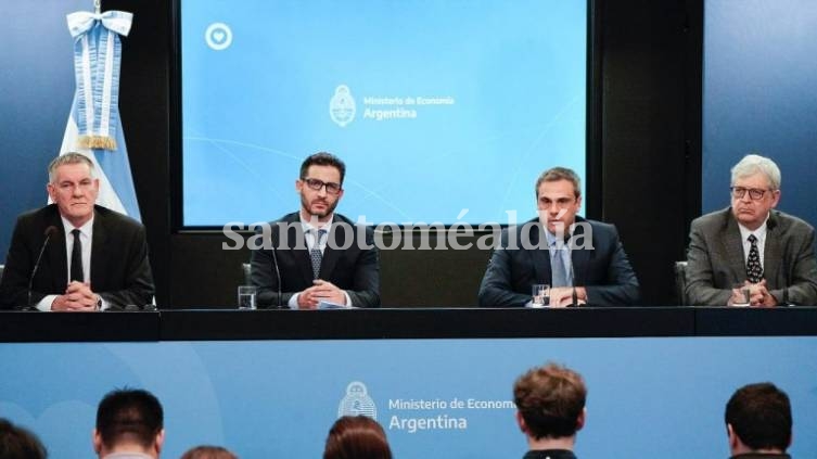 Guillermo Michel, Aduana, secretario de Comercio, Matías Tombolini, viceministro Gabriel Rubinstein, y Carlos Castagneto, titular de la AFIP.