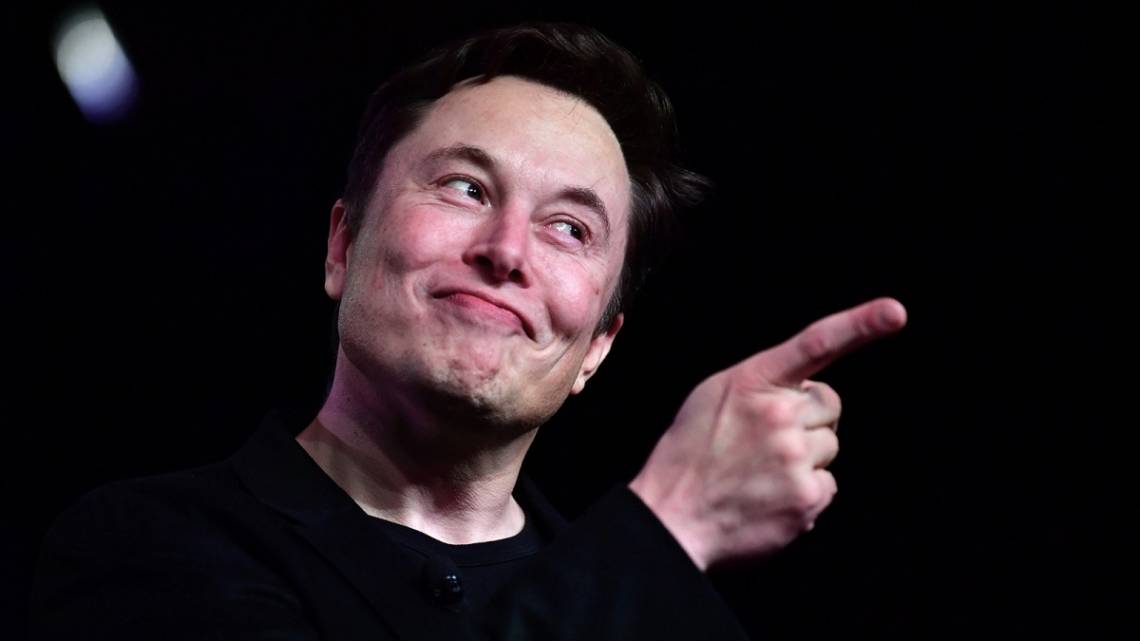 Elon Musk dijo que X podría aplicar una pequeña cuota mensual