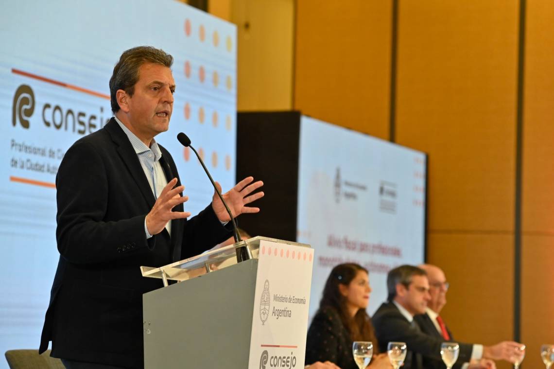 Massa anunció medidas de alivio fiscal para pequeños contribuyentes y Pymes