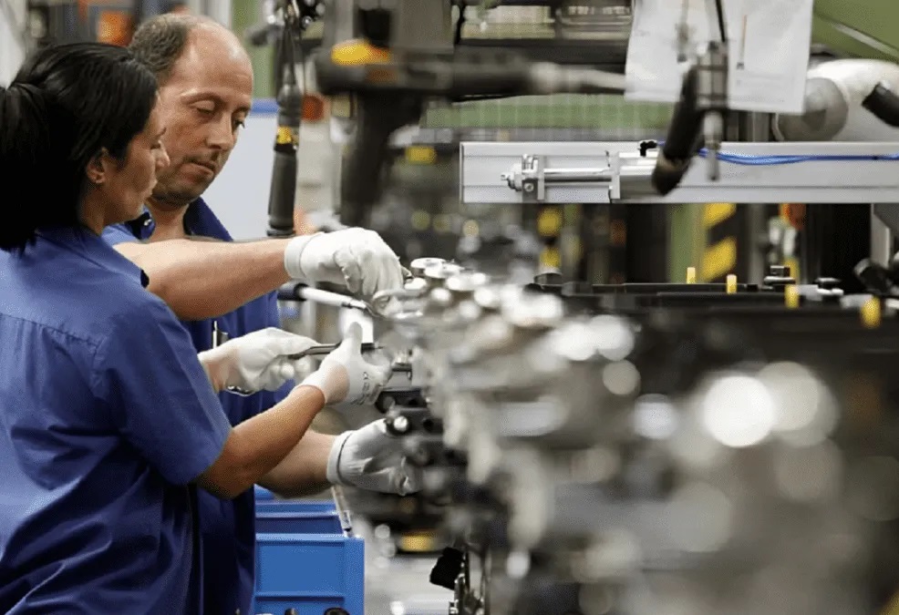 La industria pyme cayó casi 1% en agosto, tras la devaluación y la suba de precios