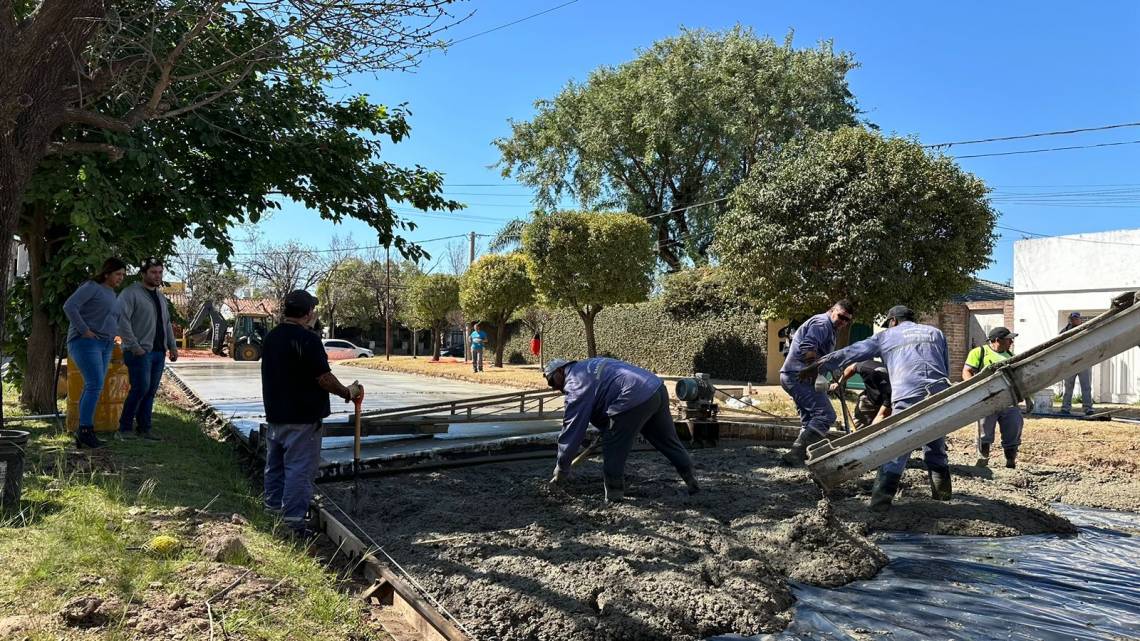 Plan de Pavimentación: comenzaron a hormigonar en calle López y Planes